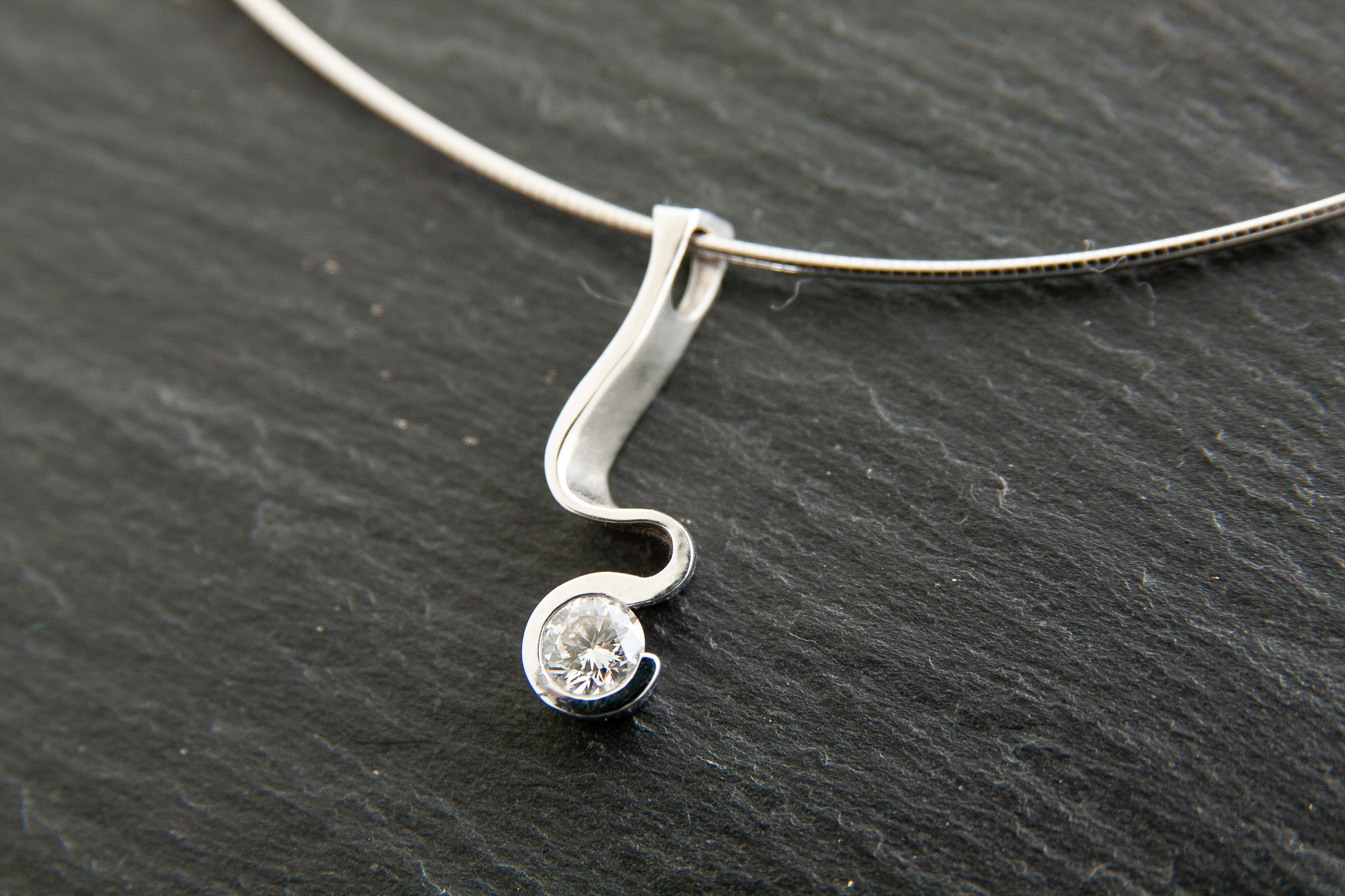 Anhänger in Weissgold 750 mit Diamanten im Brillantschliff