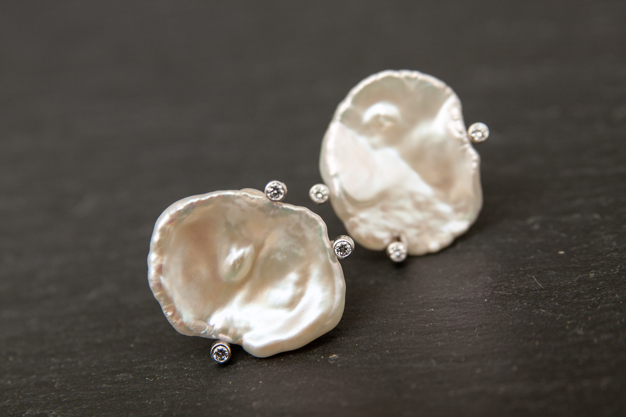 Ohrstecker in Weissgold 750 mit Perlen und Diamanten im Brillantschliff