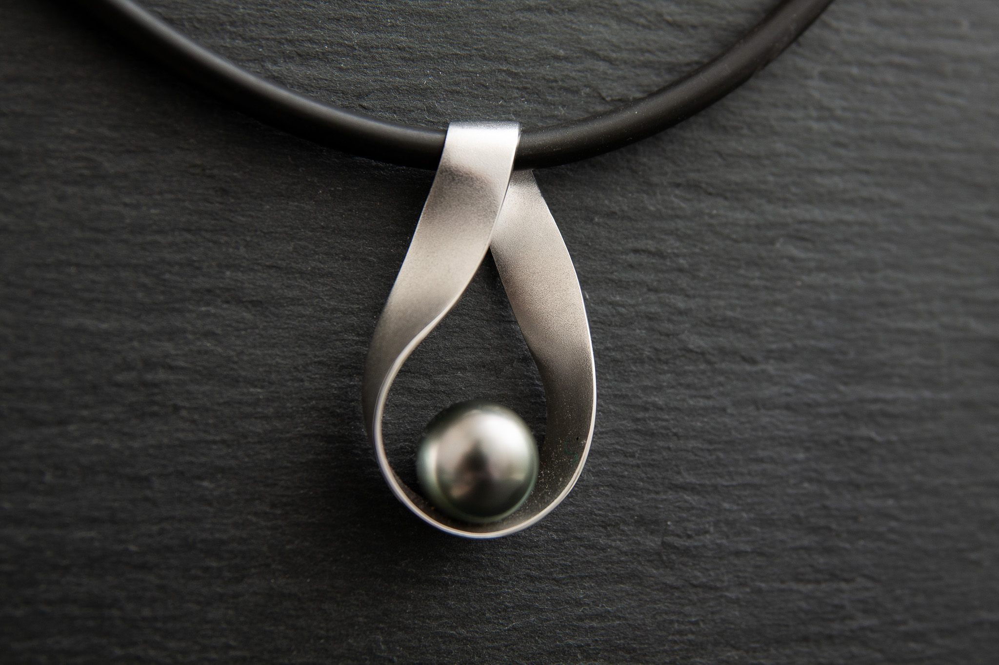 Anhänger in Weissgold 750 mit Tahitiperle 