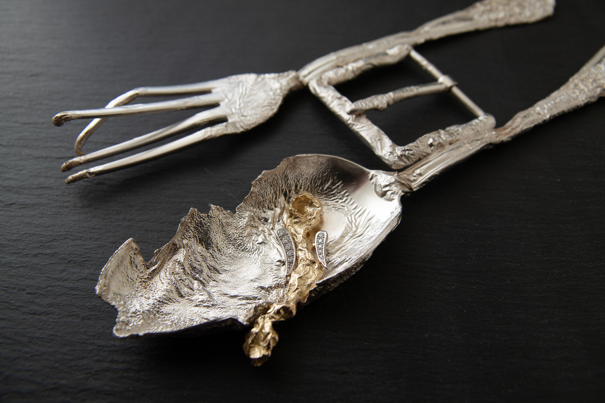 Gurtschnalle "Besteck" in Silber 925 und Gelbgold 750 mit Diamanten im Brillantschliff 