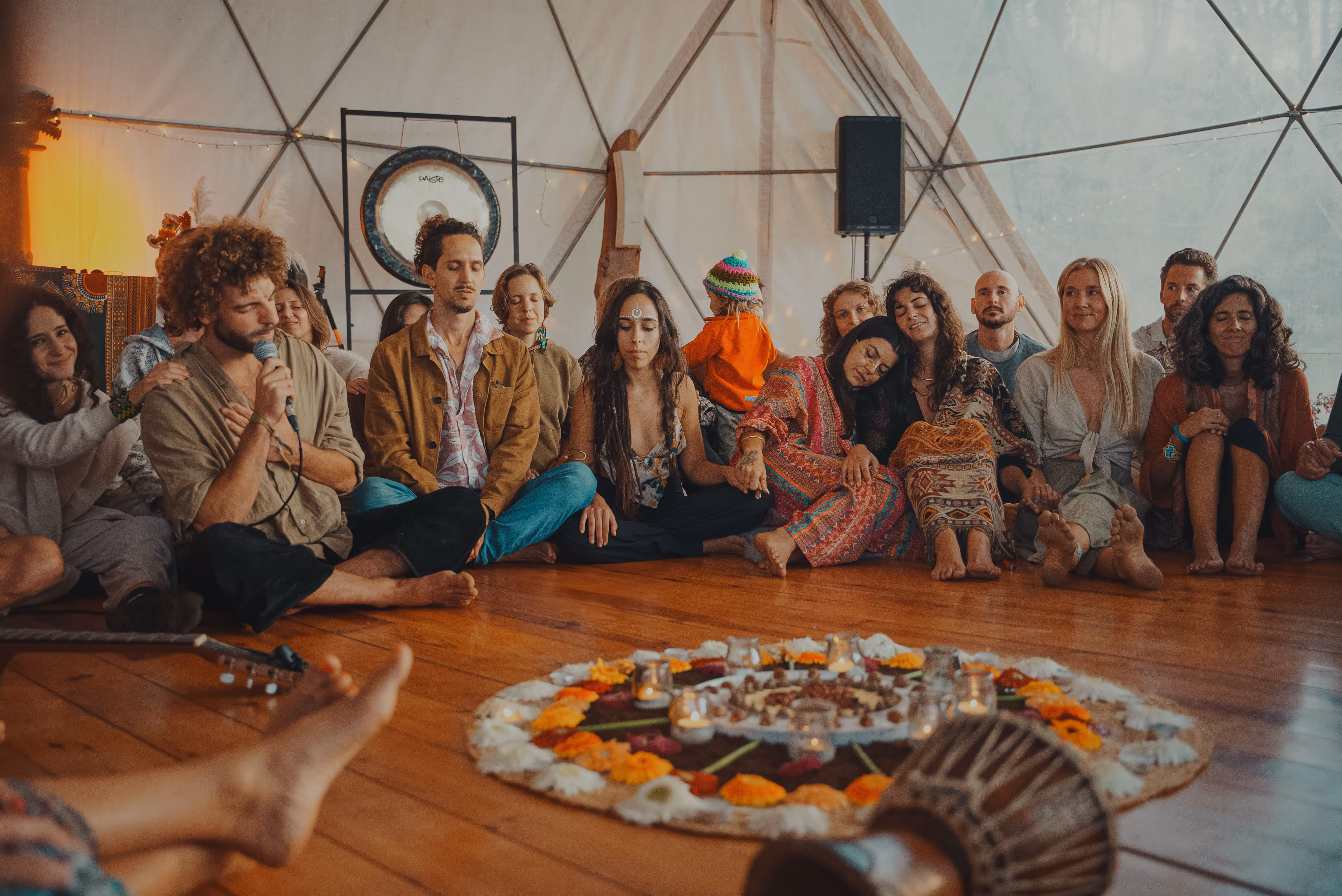 cacau cerimony people singing