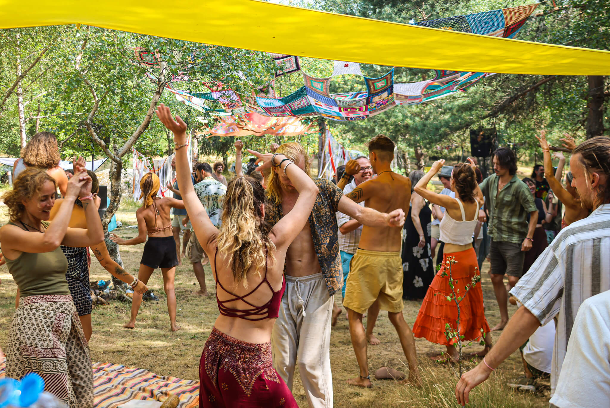 cacau cerimony people singing