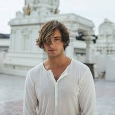 Breathwork and meditation teacher with 100K+ students. Guiding others into deeper presence, embodiment, and expansion.