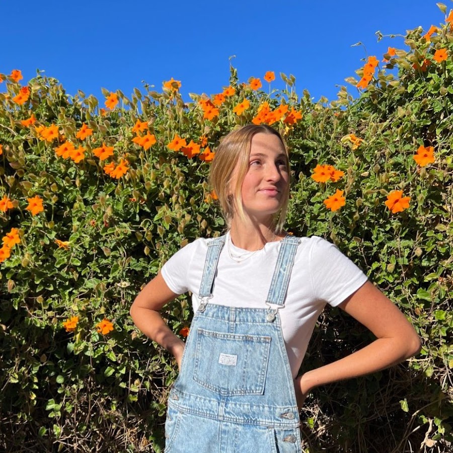 Holistic health coach and private chef in LA. Shares real food rituals and women’s wellness rooted in nourishment and joy.