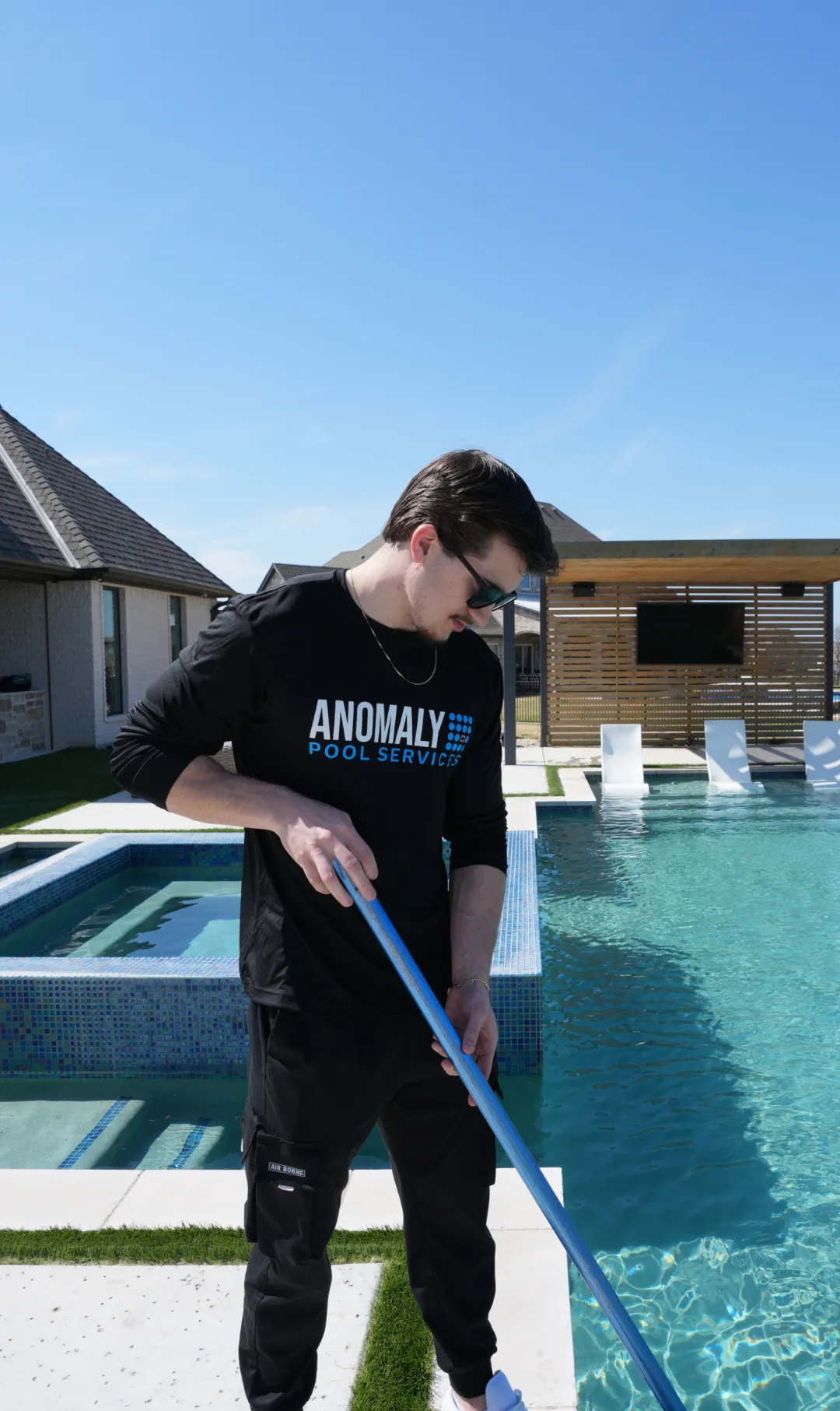 Technician cleaning a pool in Grapevine Texas 