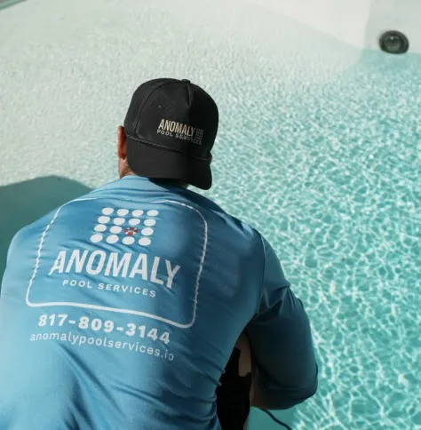 Technician cleaning a pool in Grapevine Texas 
