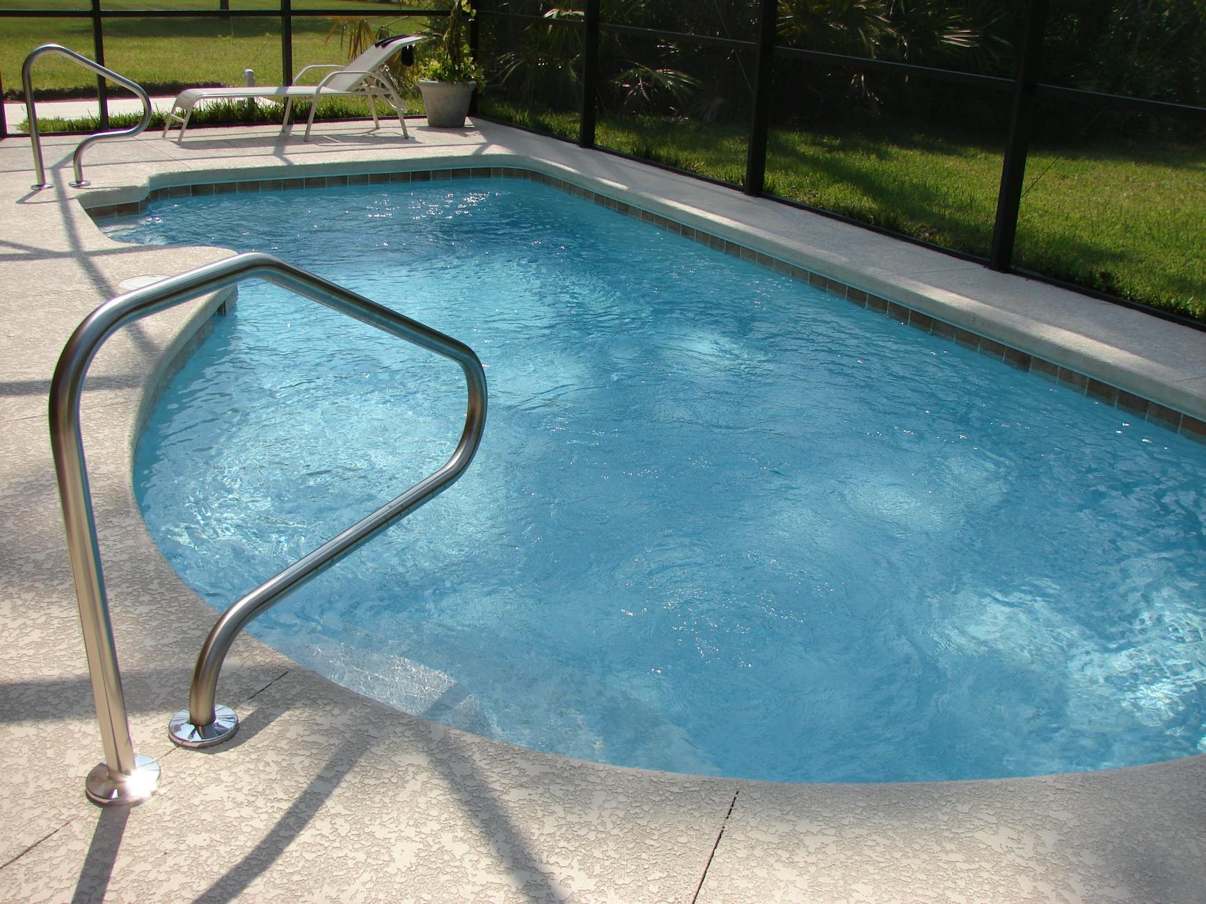 Our Technician Reid is cleaning a pool in Grapevine Texas.