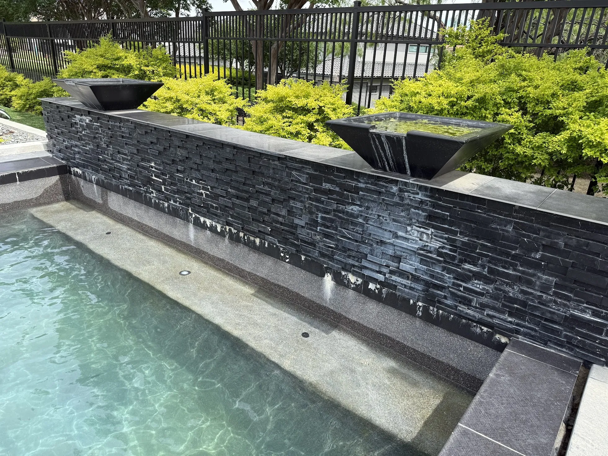 swimming pool tile cleaning service