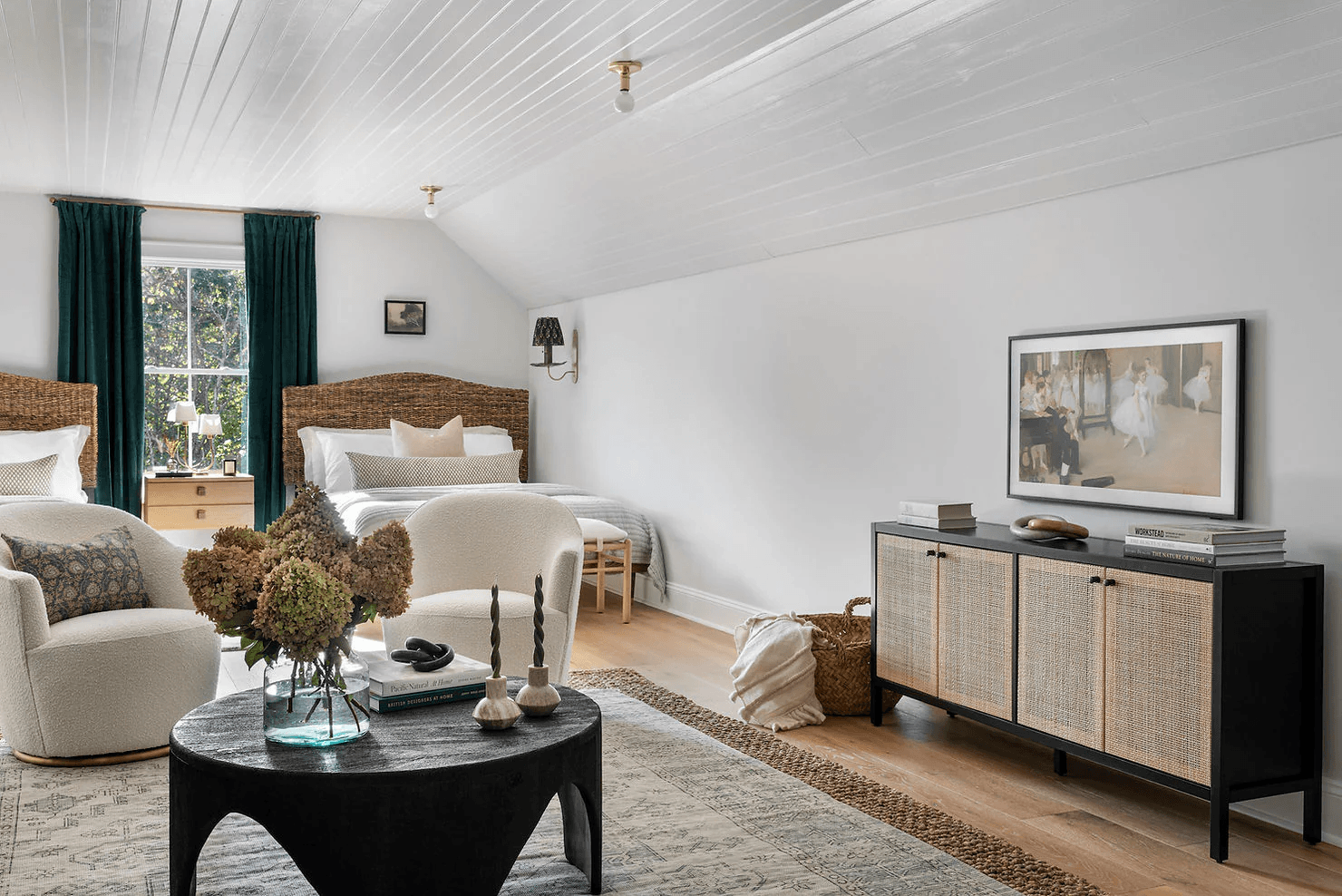 what type of furniture is best in bedroom​