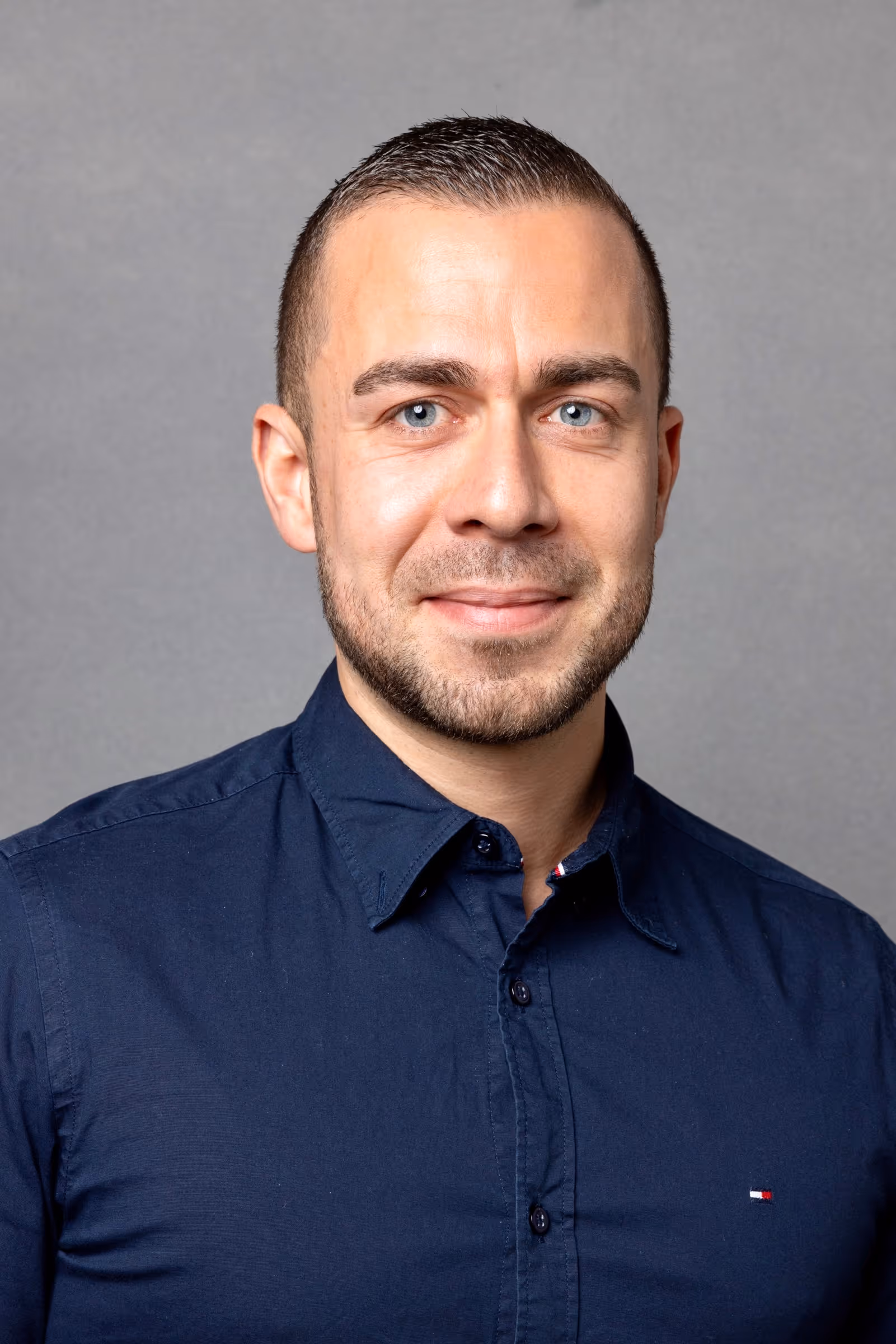 Portrai Bild von Manuel Landauer - KI-Experte für Ehrenbehörde mit langjähriger Verwaltungserfahrung in der Stabsstelle Digitalisierung der Stadt Schorndorf