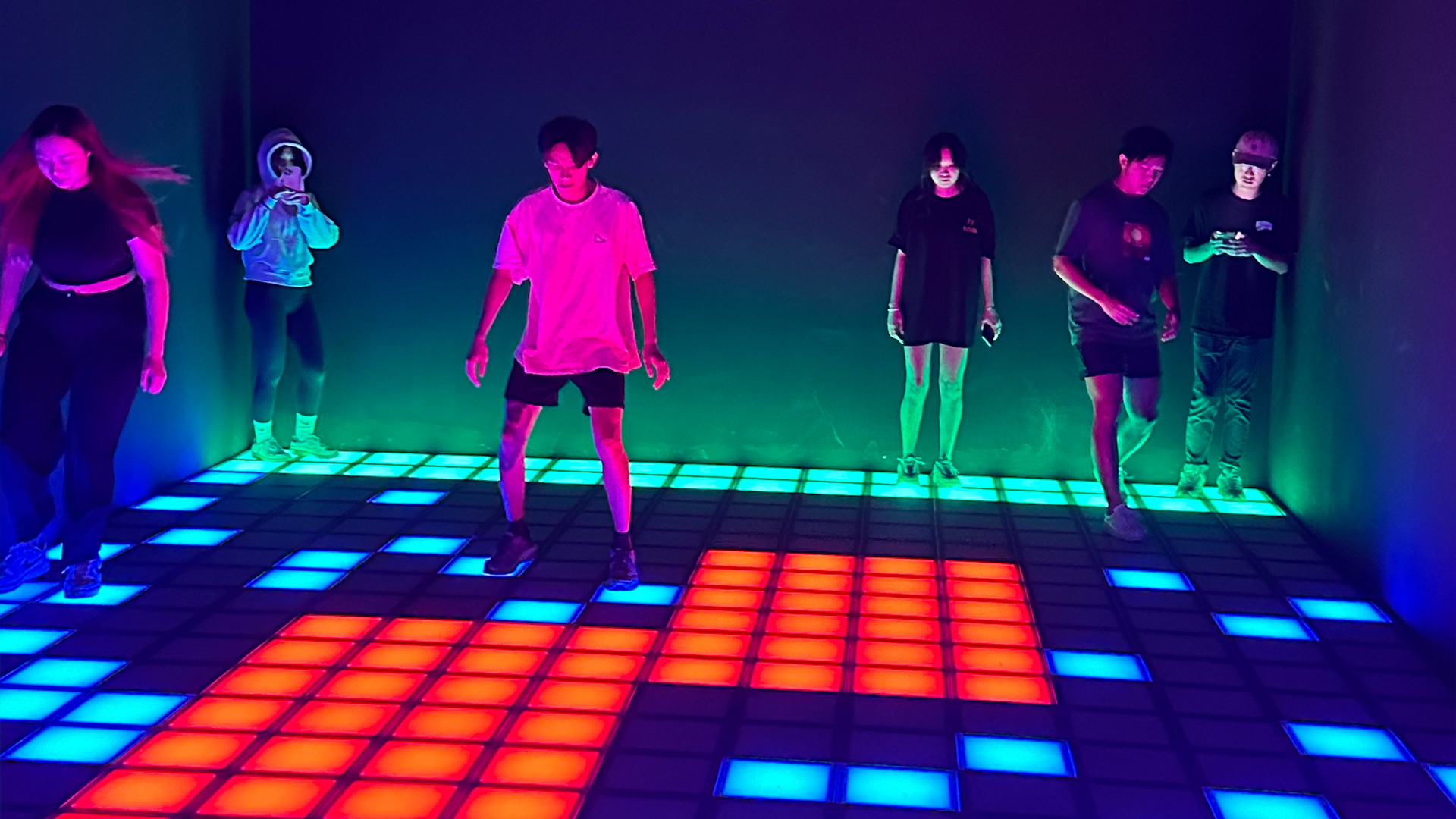Players playing Floor Is Lava at Griddy Grid Bugisa