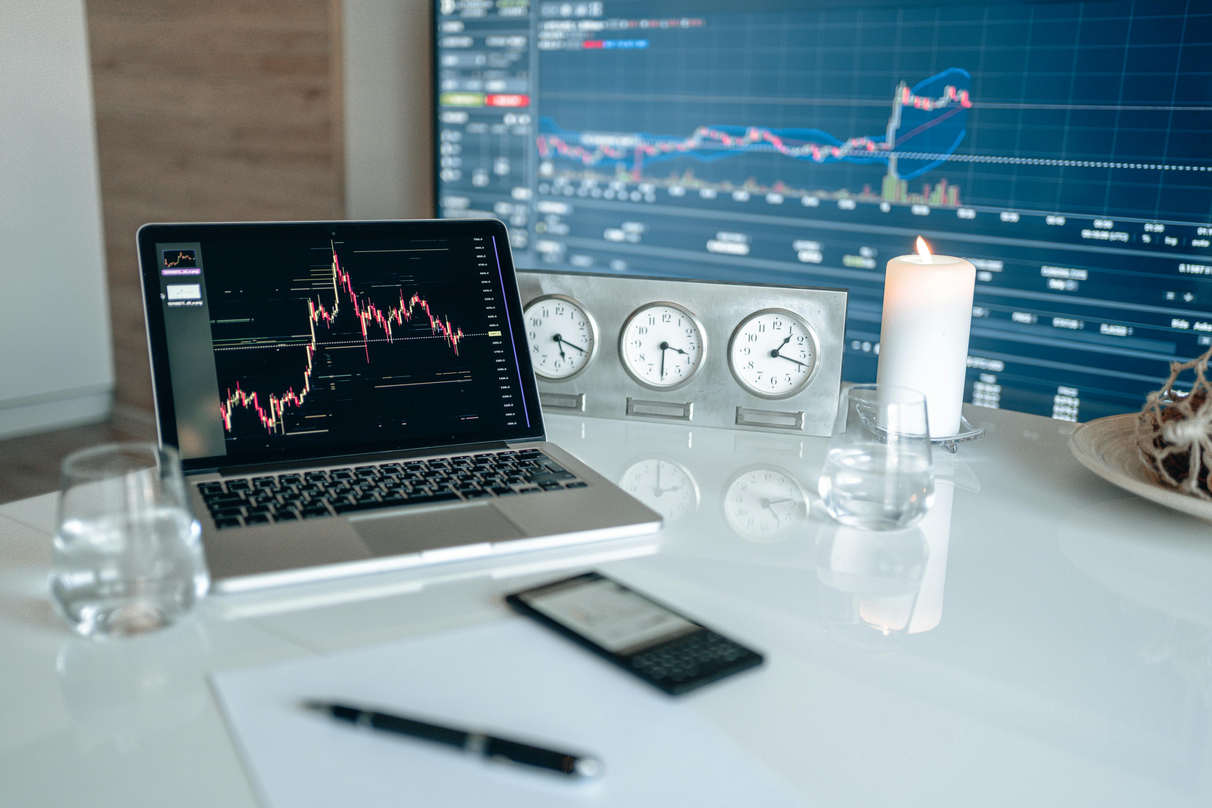Assessing Hedge Effectiveness under ASC 815: Principles, Practical Challenges, and Lessons from the Early 2000’s 