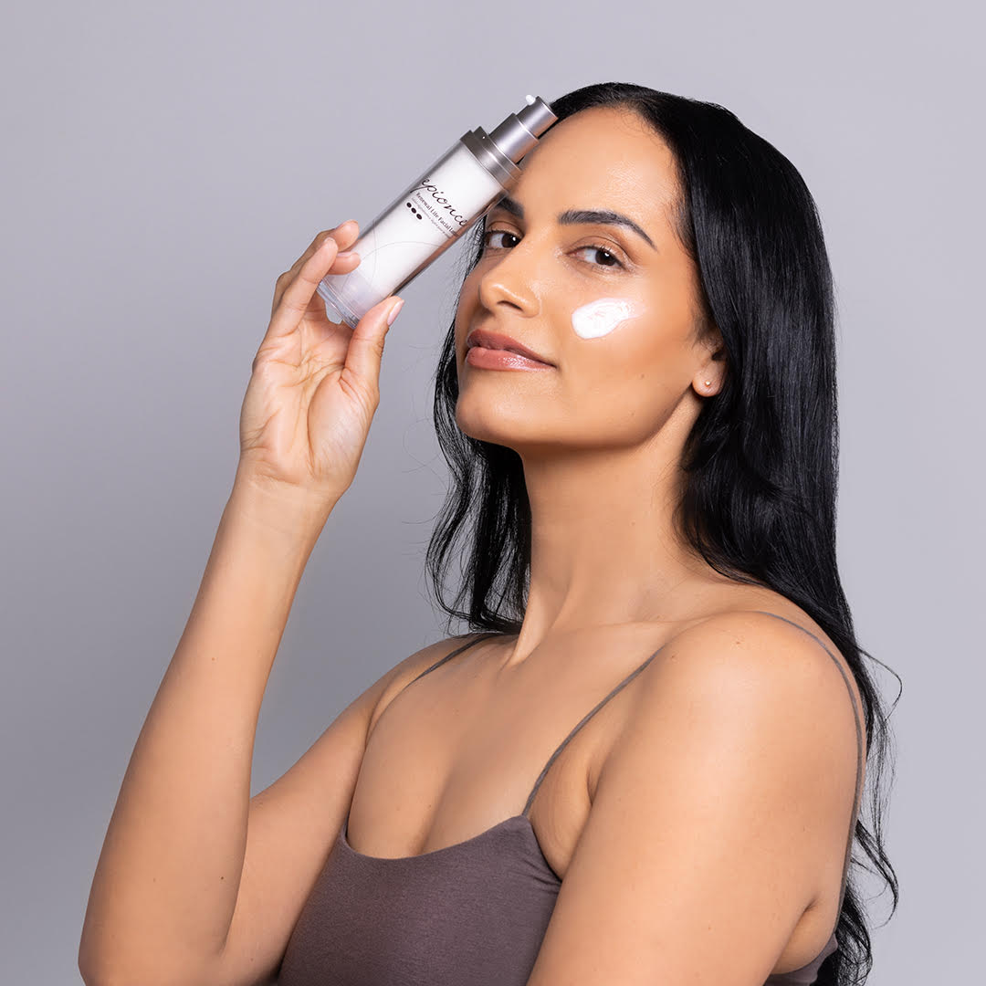 Epionce’s powerful botanical ingredient technology calms inflammation while repairing, deeply hydrating, and strengthening the skins moisture barrier gently providing anti-aging renewing results.