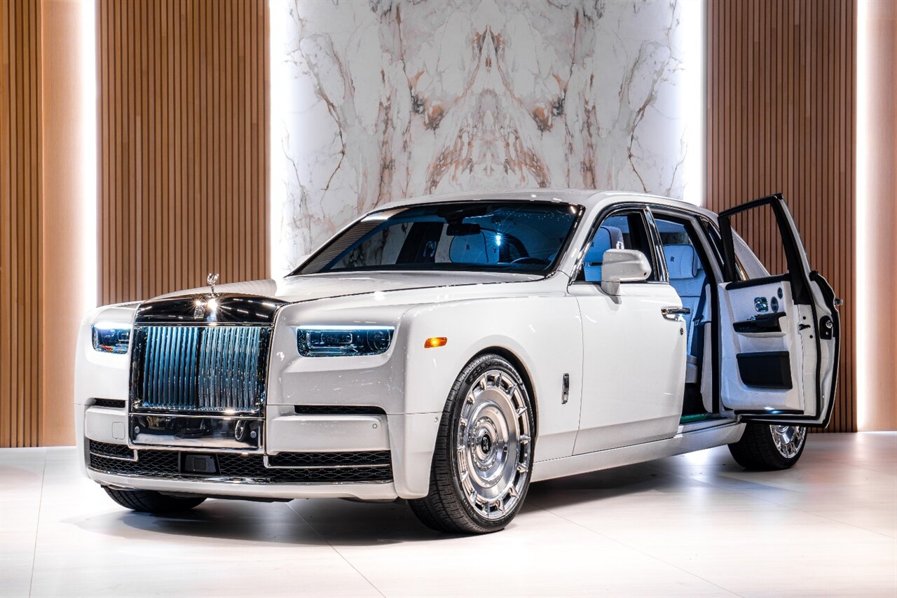 2025 Rolls Royce Phantom RR photo 2