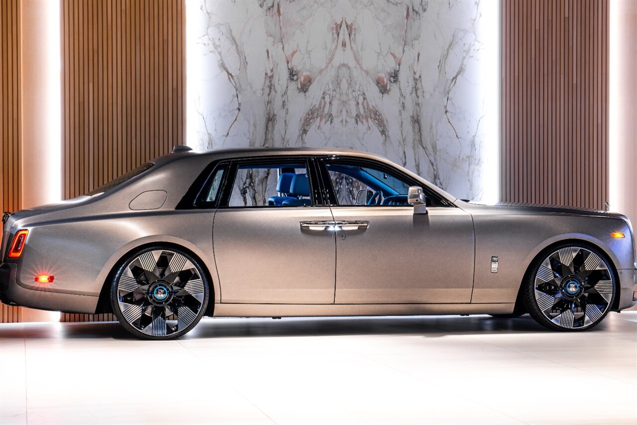 2025 Rolls Royce Phantom RR photo 4