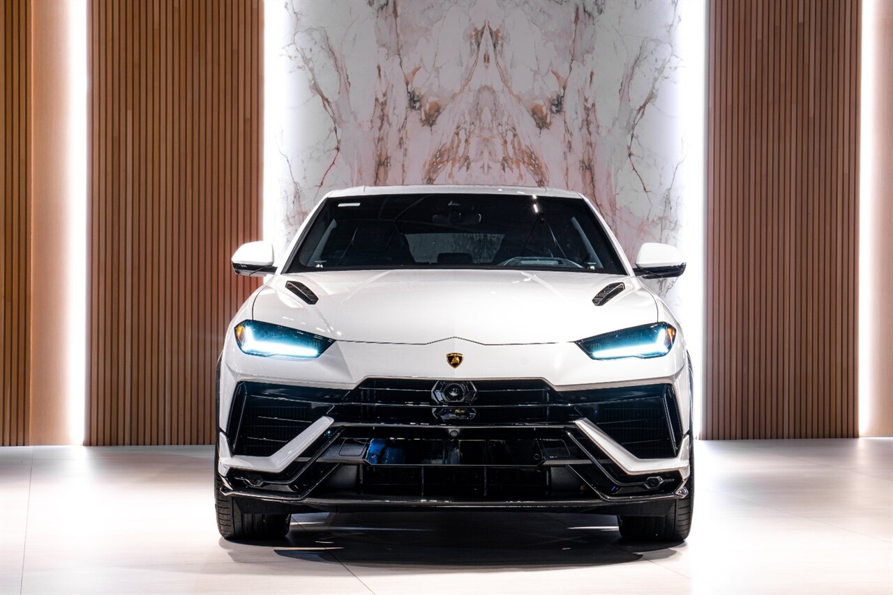 2023 Lamborghini Urus Performante photo 2