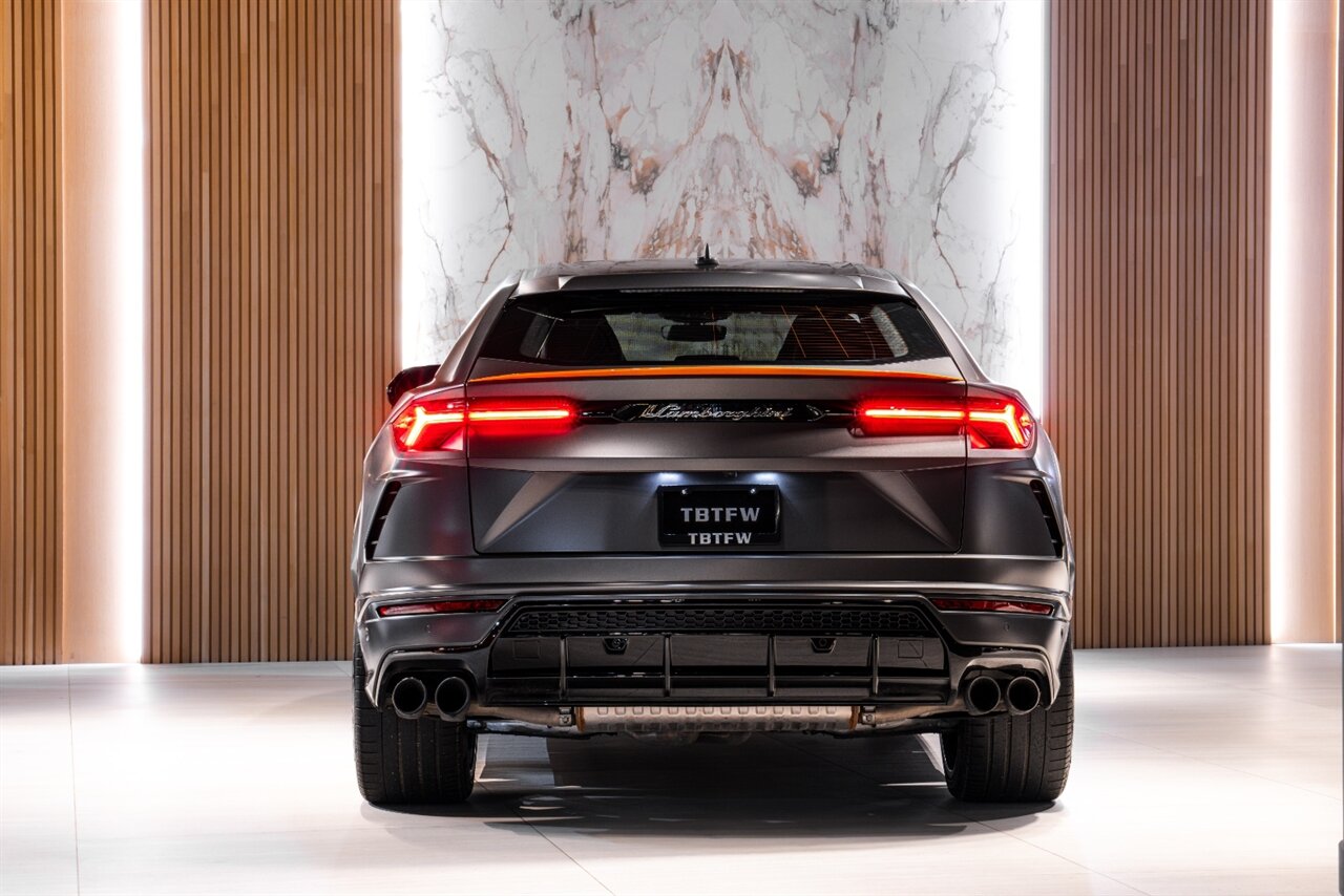 2022 Lamborghini Urus Base photo 3