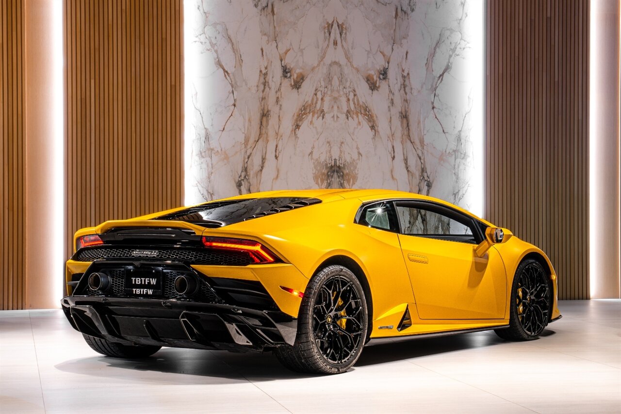 2022 Lamborghini Huracan Evo Coupe photo 3