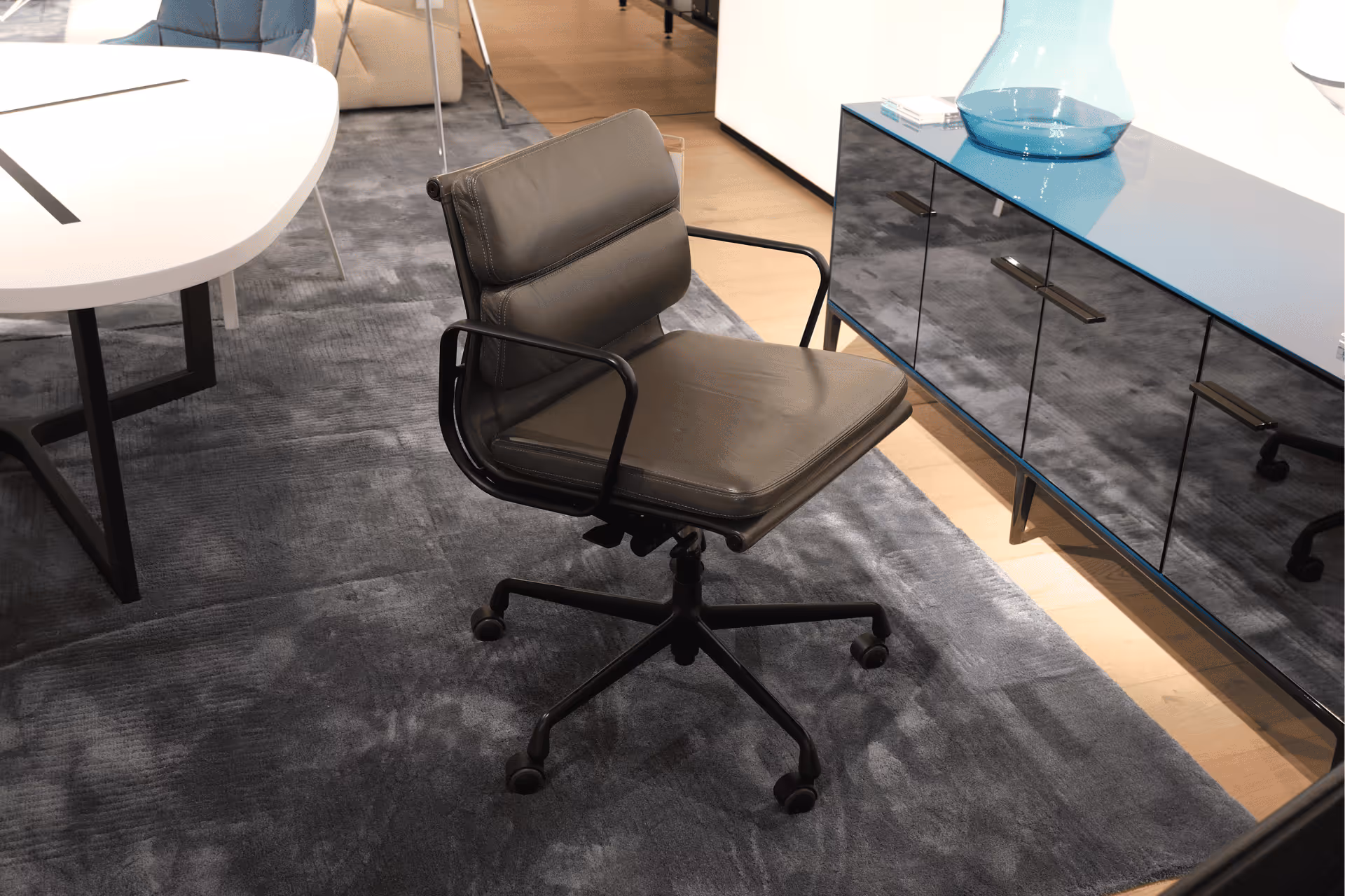 Bürodrehsessel EA 217 Soft Pad