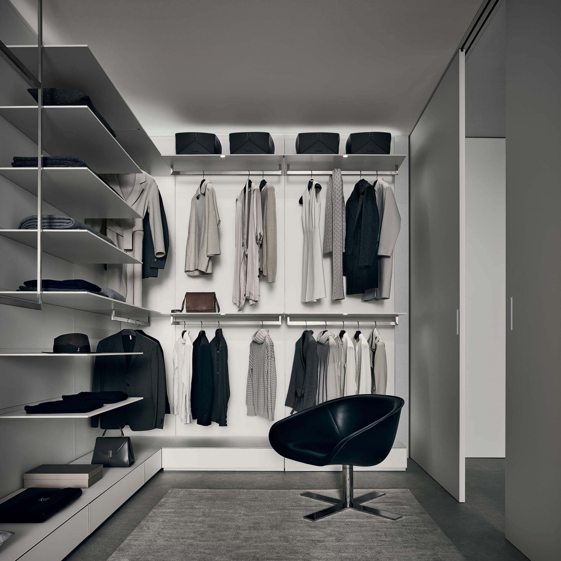 Abacus night 3 Walk-in closet
