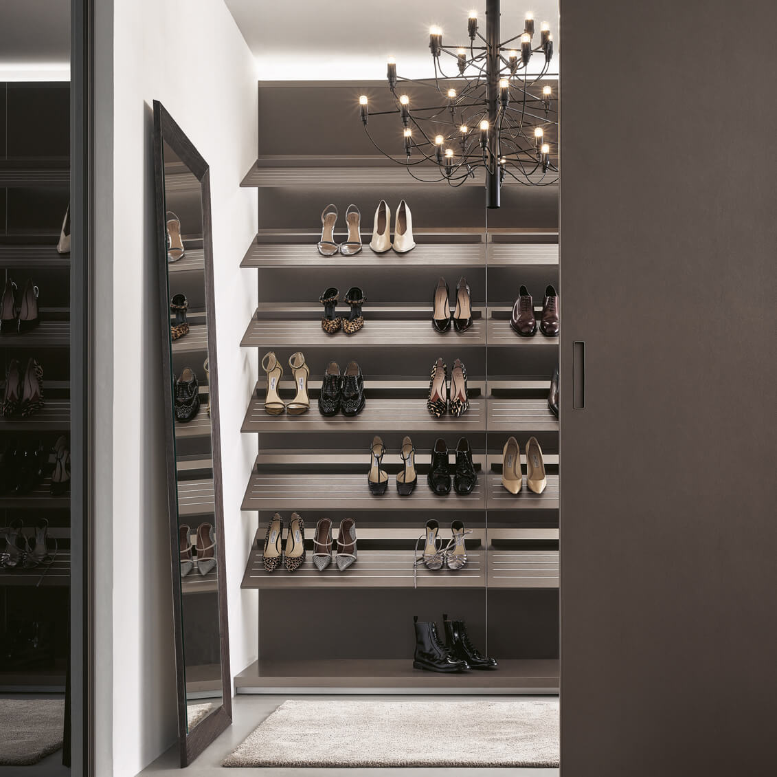Abacus night 2 Walk-in closet