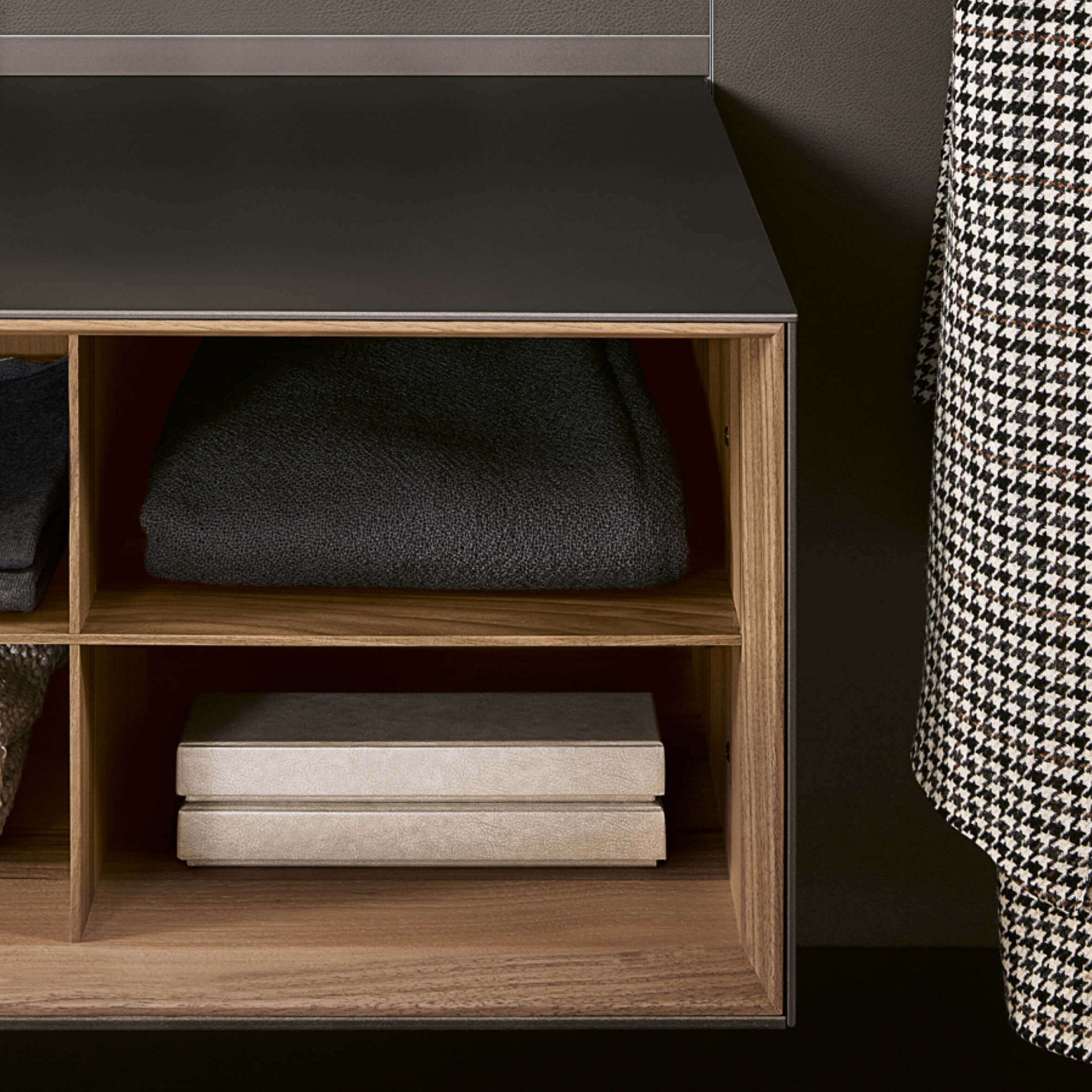 Abacus night 1 Walk-in closet