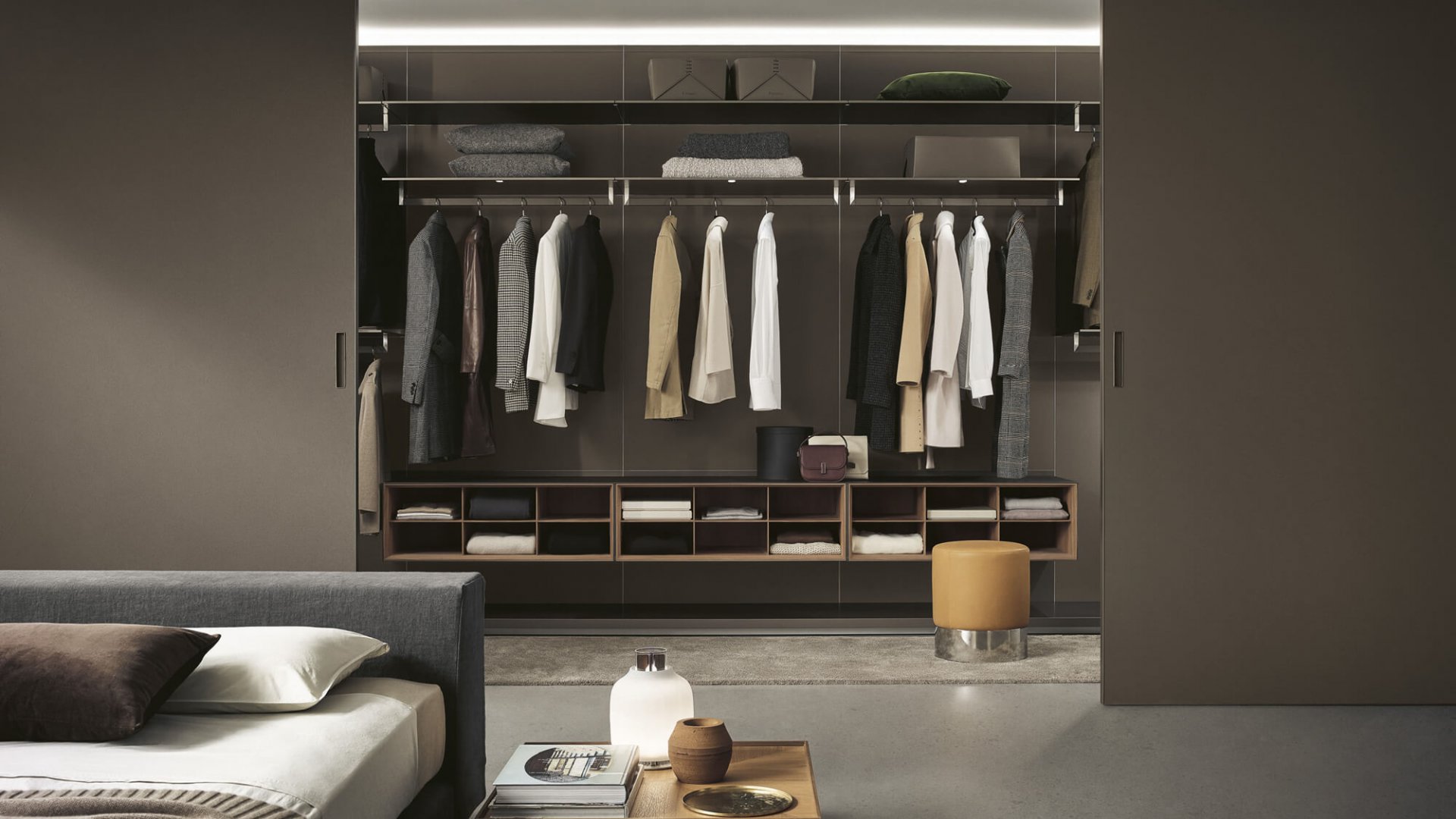 Abacus night 1 Walk-in closet
