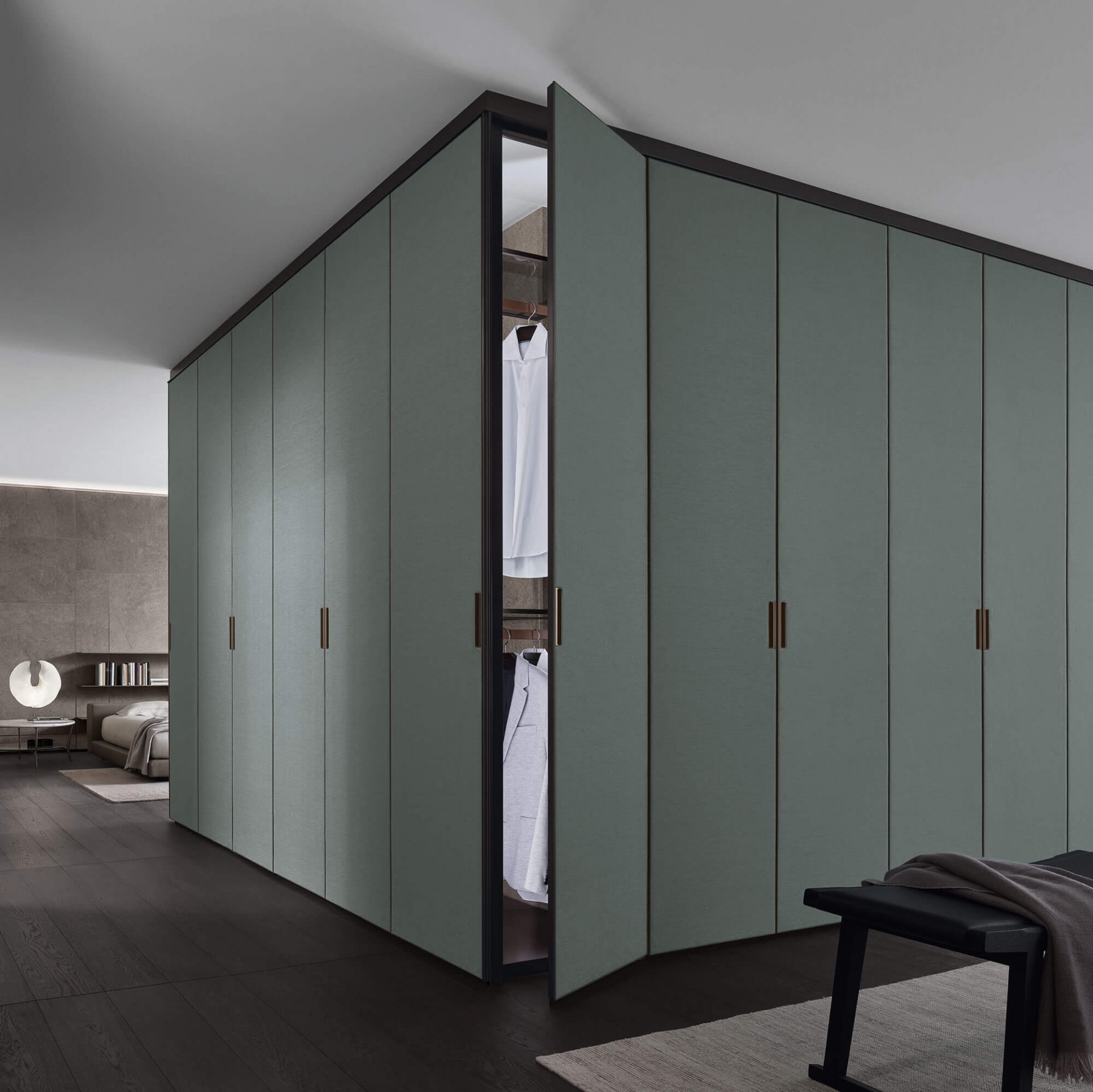 Cover Night 4 Walk-in closet