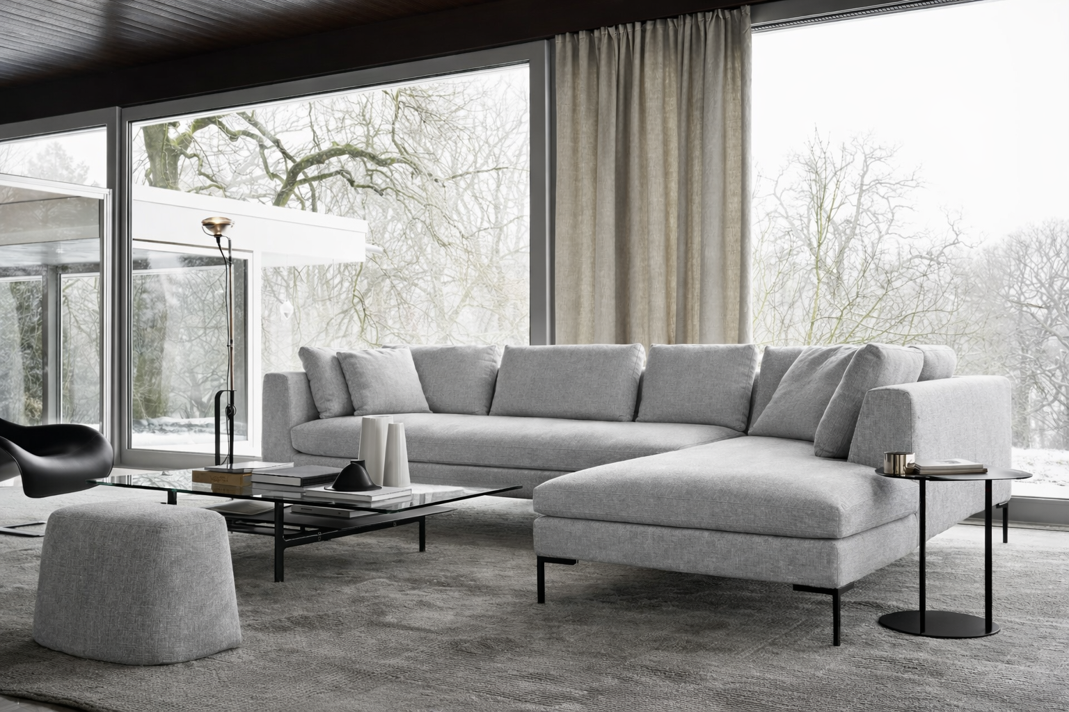 B&B Italia Charles Sofas Füße schwarz verchromt lackiert, Bezug Stoff Astro hellgrau, Chaiselongue rechts (davorstehend)