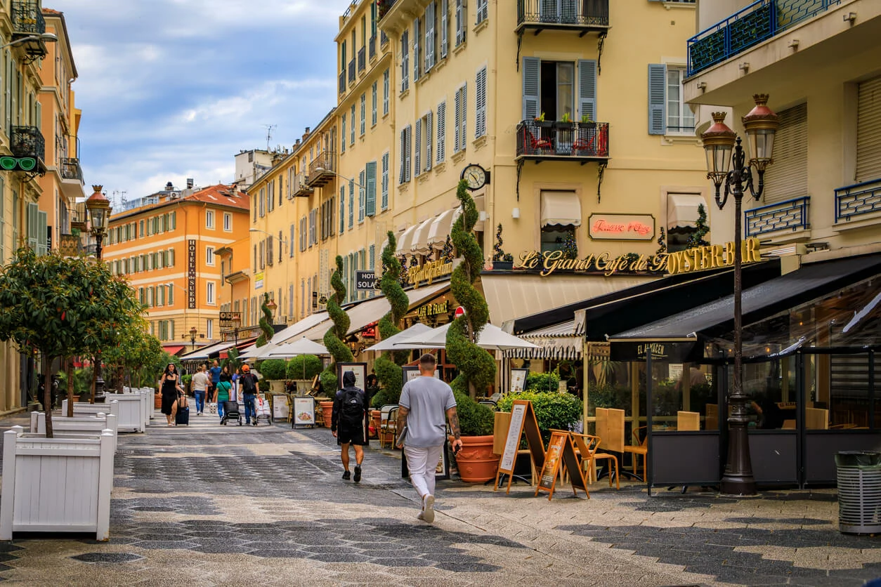 Rue d'un quartier à Nice