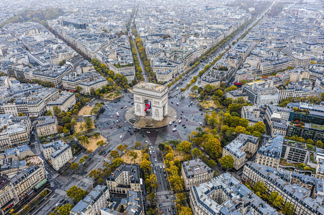 Cliché aérien sur l'avenue Arche du Triomphe