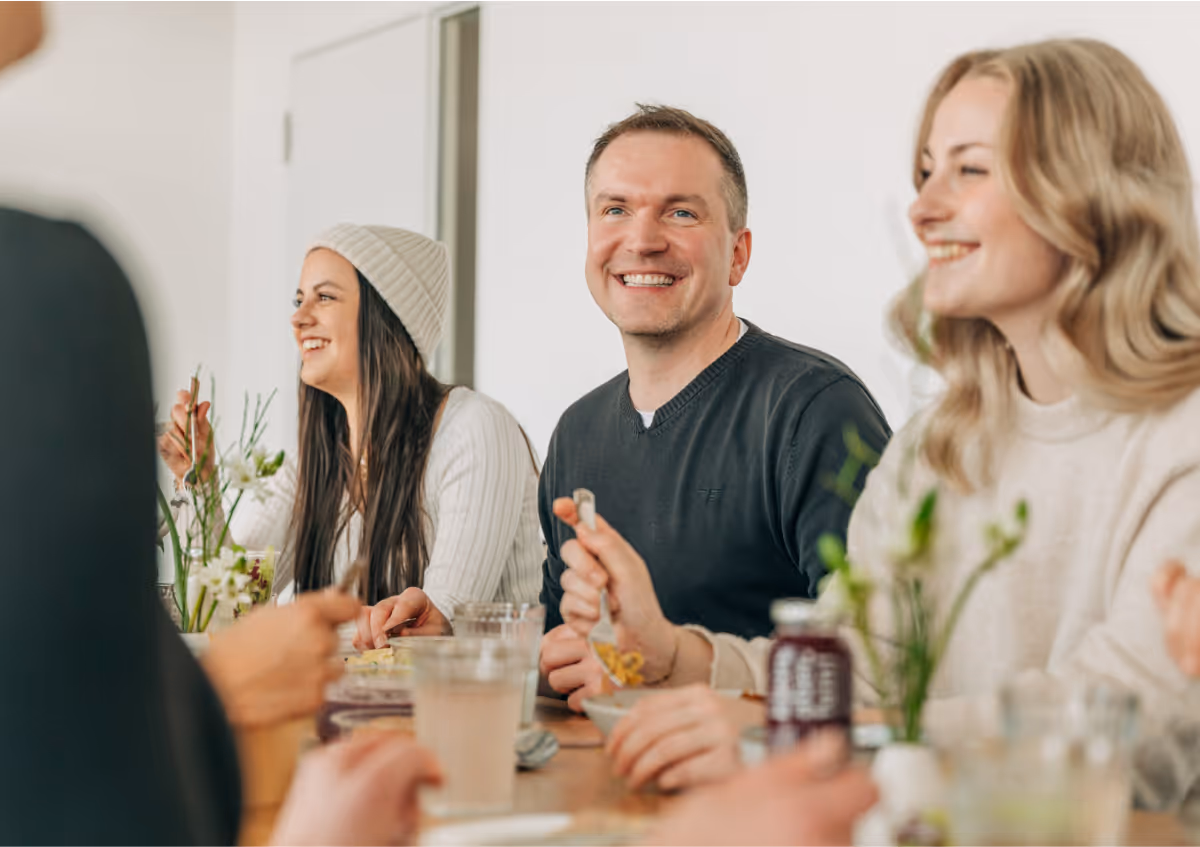 Bring dein Team in der Pause mit freshtaste zurück an einen Tisch.