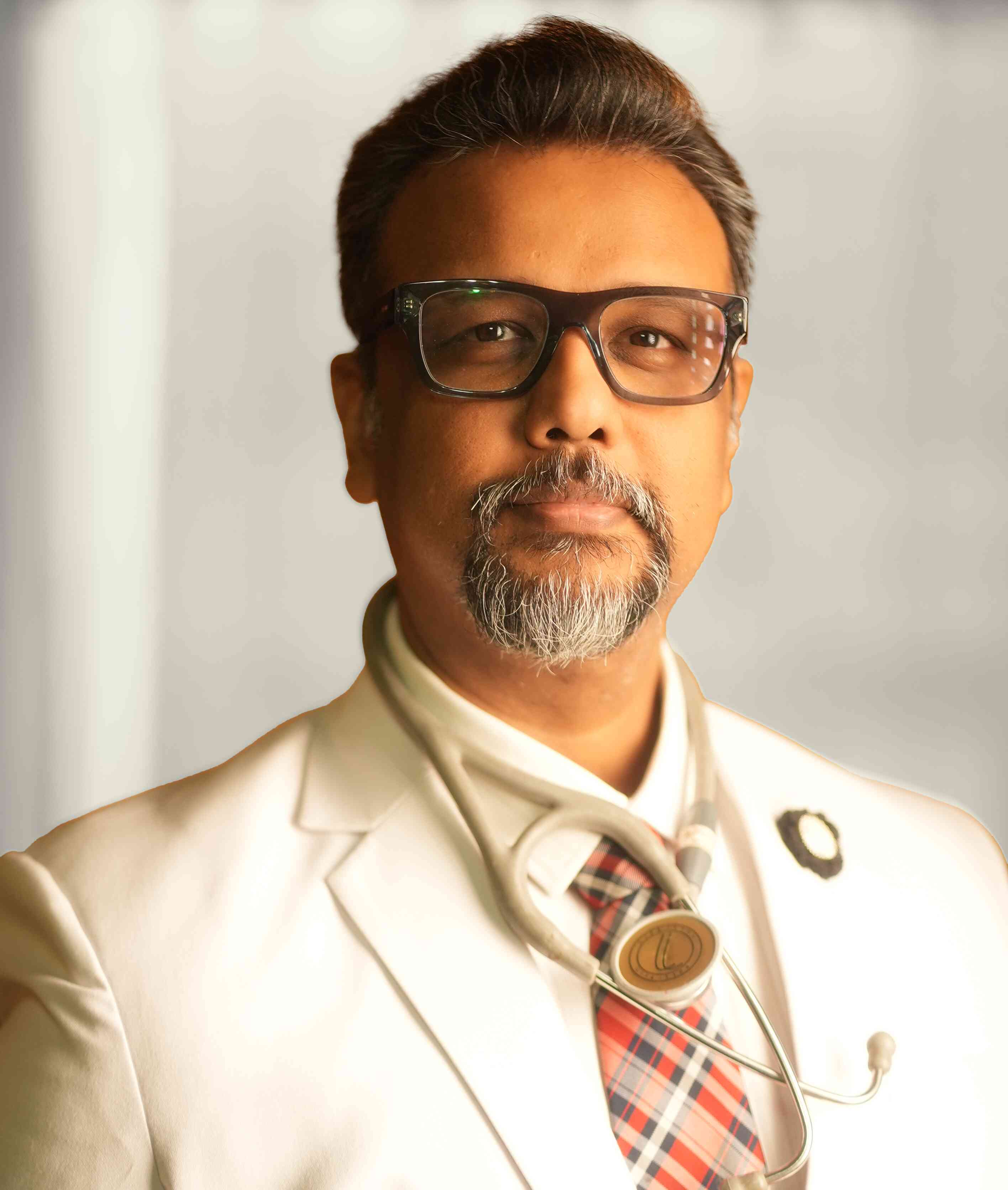 Dr. Nitish Mandal, a pain medicine specialist in JP Nagar and Koramangala, Bangalore, is an expert in Prolotherapy, PRP, and Ozone Treatment.