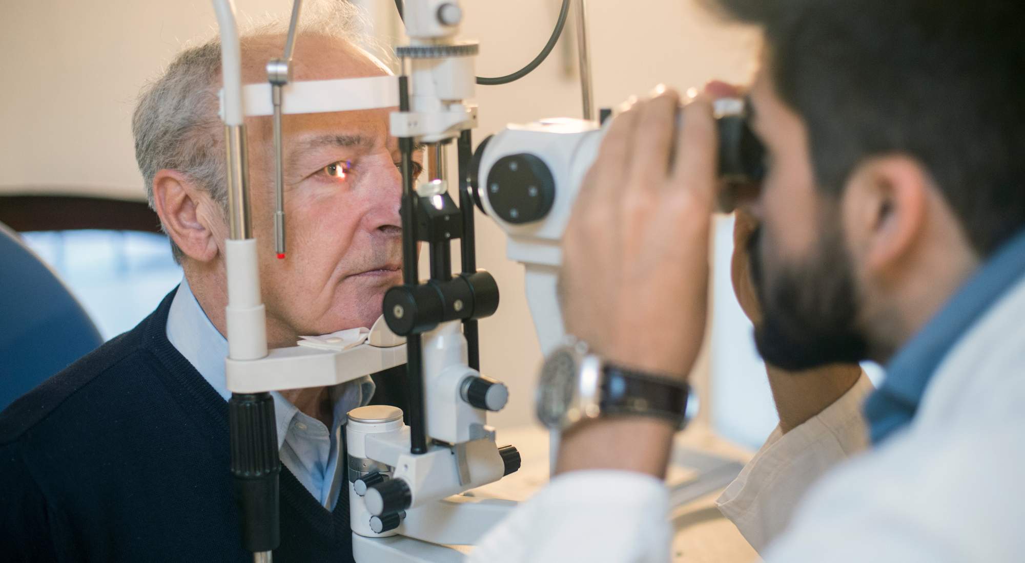 Medical illustration showing how toxic amblyopia from alcohol causes permanent vision loss