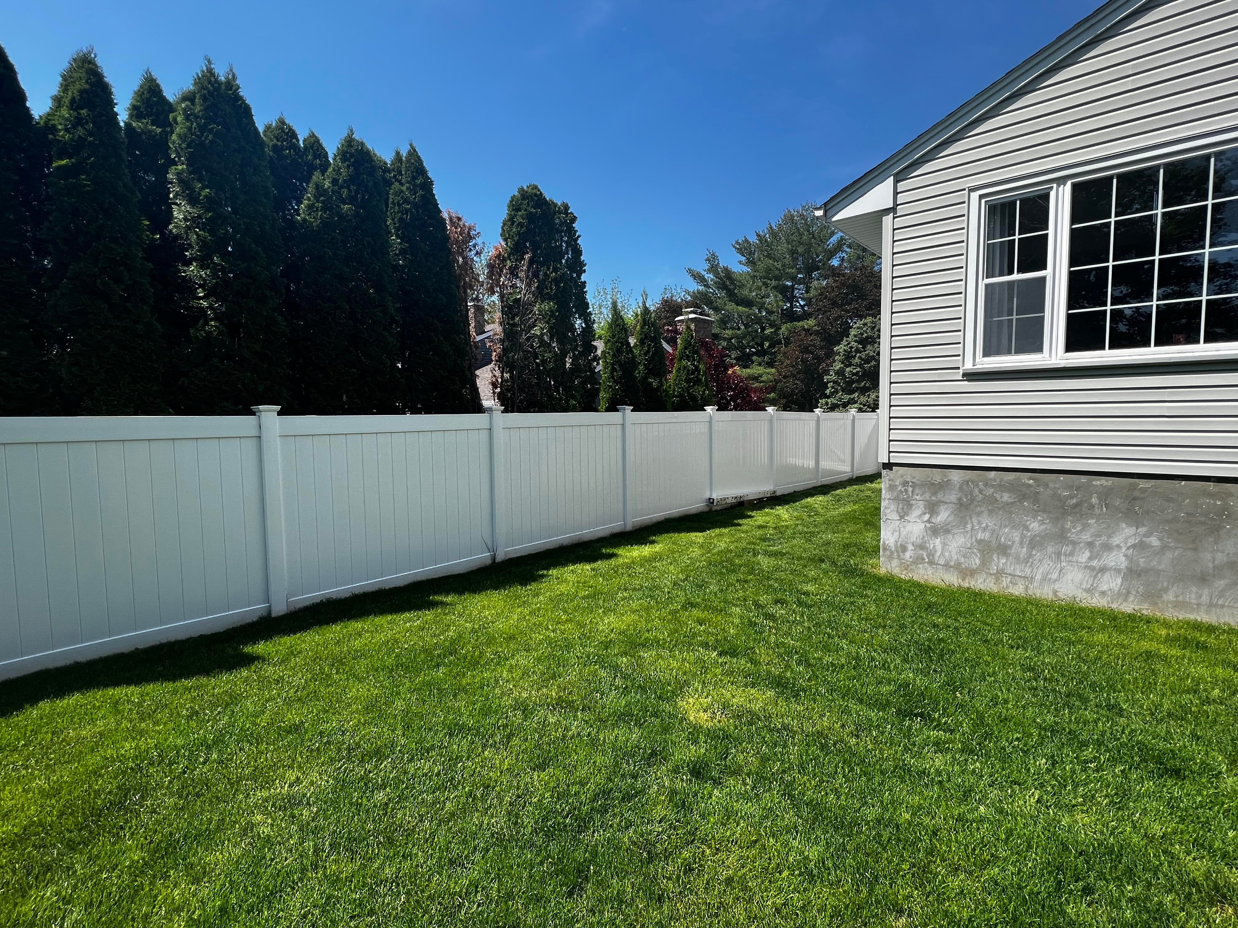 Edged bed with hardscape in a side yard