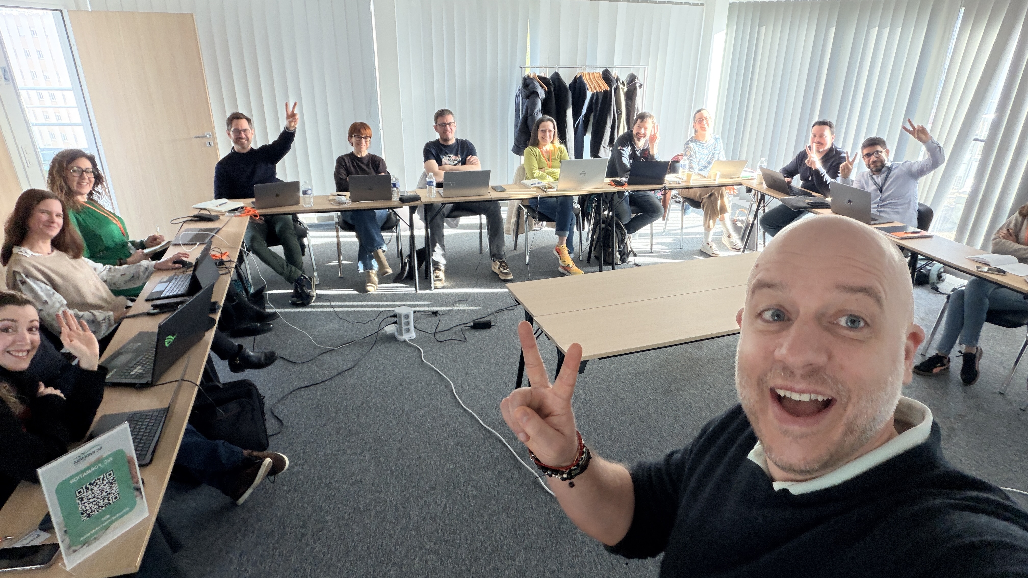 L'image montre un groupe de professionnels réunis autour d'une table, potentiellement pour discuter de l'application de l'intelligence artificielle et de l'automatisation dans le domaine vétérinaire.