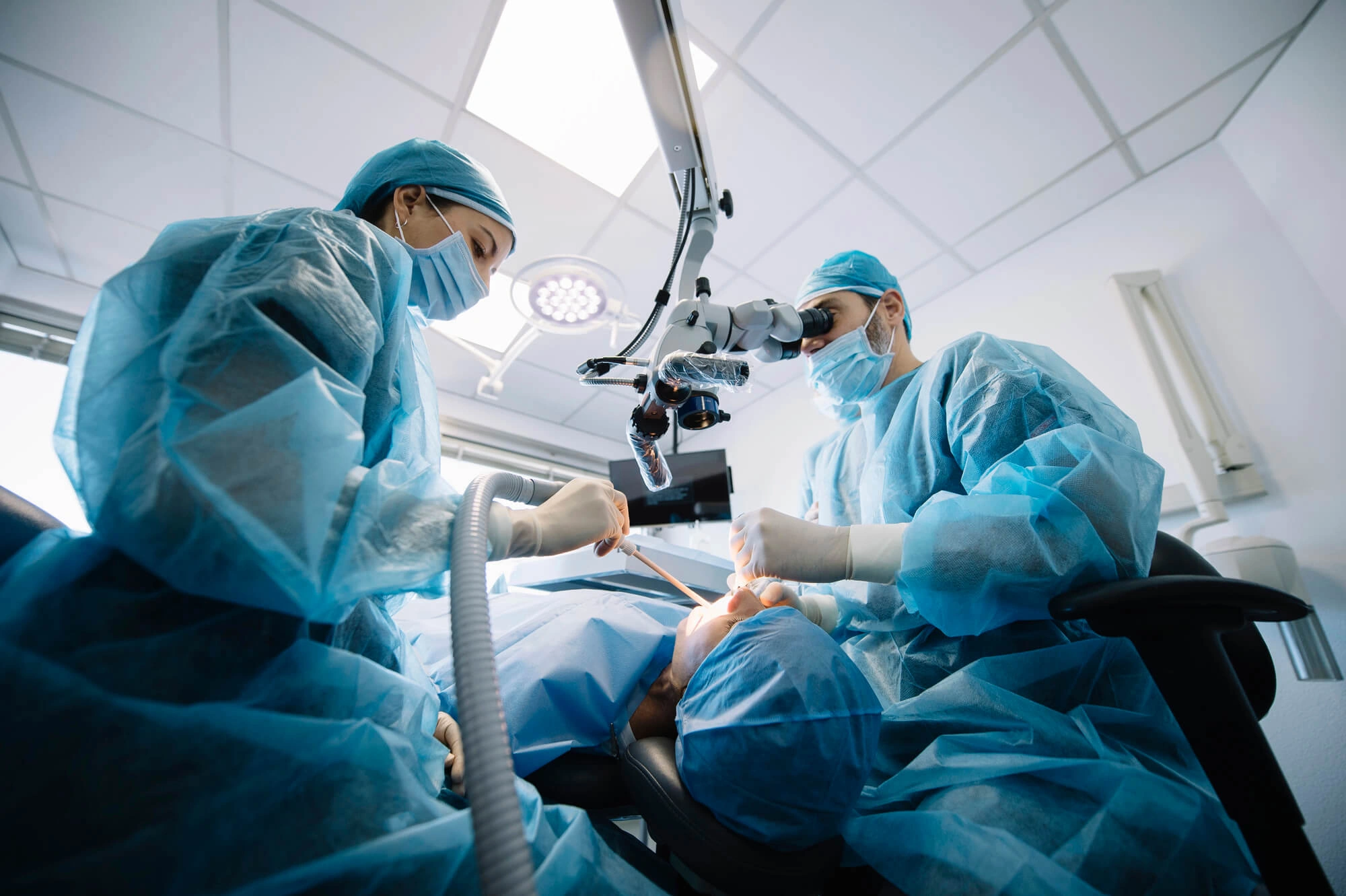 Oral Surgeon in Lexington KY at work