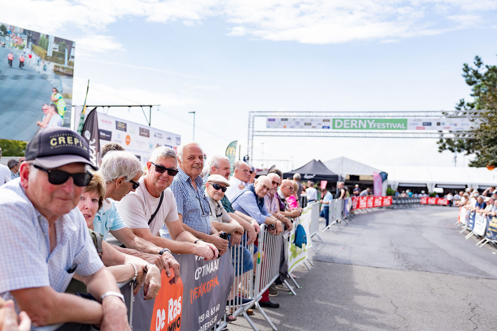 Toeschouwers van het Dernyfestival in Wetteren
