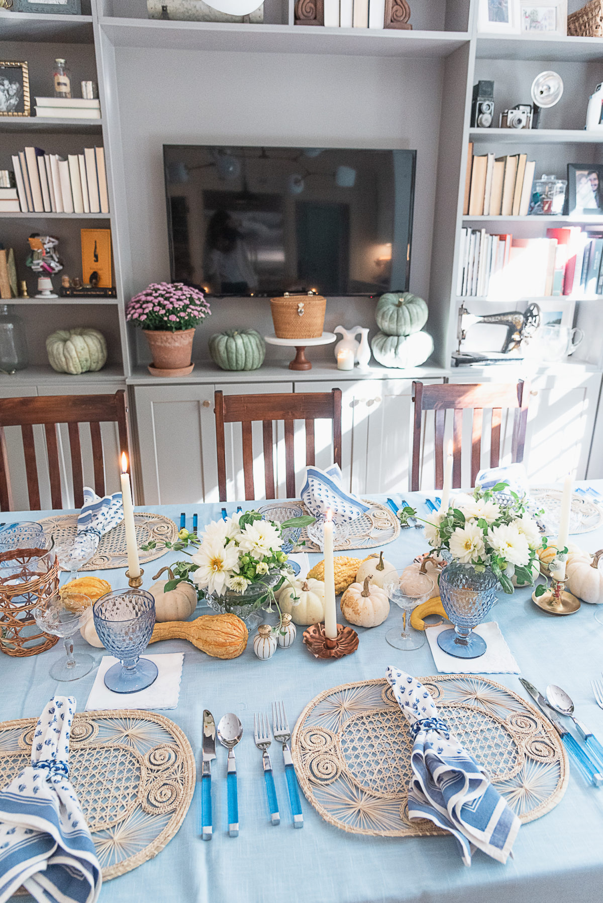 blue thanksgiving table decor