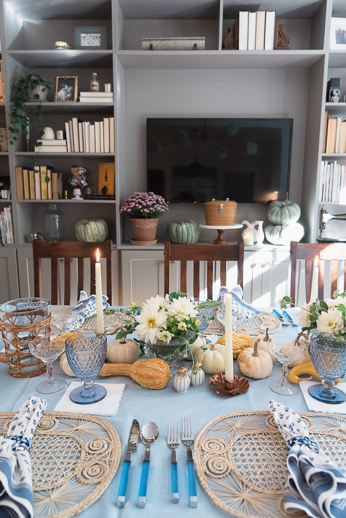 blue thanksgiving table decor