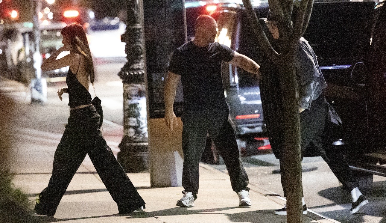 DAKOTA JOHNSON AND MGK SPEND THE NIGHT TOGETHER AFTER PRIVATE MEETUP AT TAYLOR SWIFT’S NYC APARTMENT
