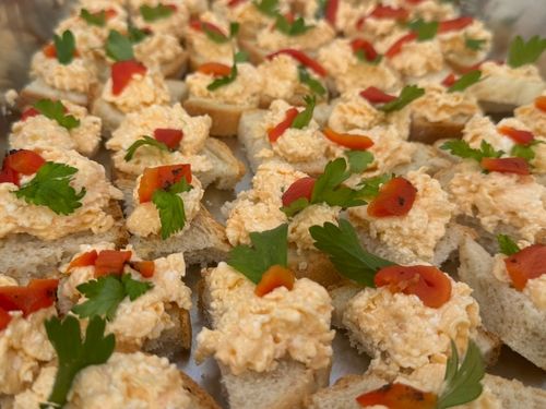 Καναπεδάκια με mix τυριών