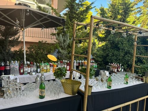 Ποτά σε μπαρ για πάρτι σε σπίτι