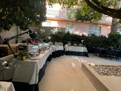 Μπουφές έτοιμος σε σπίτι