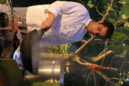 Σεφ σε live cooking stand γάμου