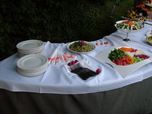 Σαλάτες στο μπουφέ γάμου