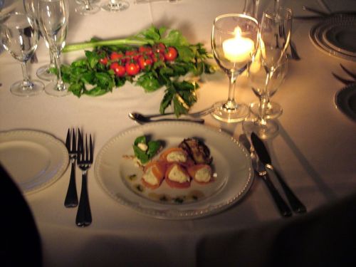 Πιάτο με φαγητό σε γάμο