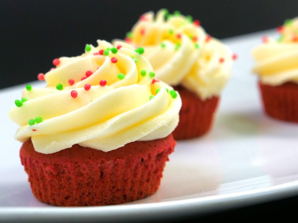 MINI CUPCAKES RED VELVET WITH BUTTERCREAM