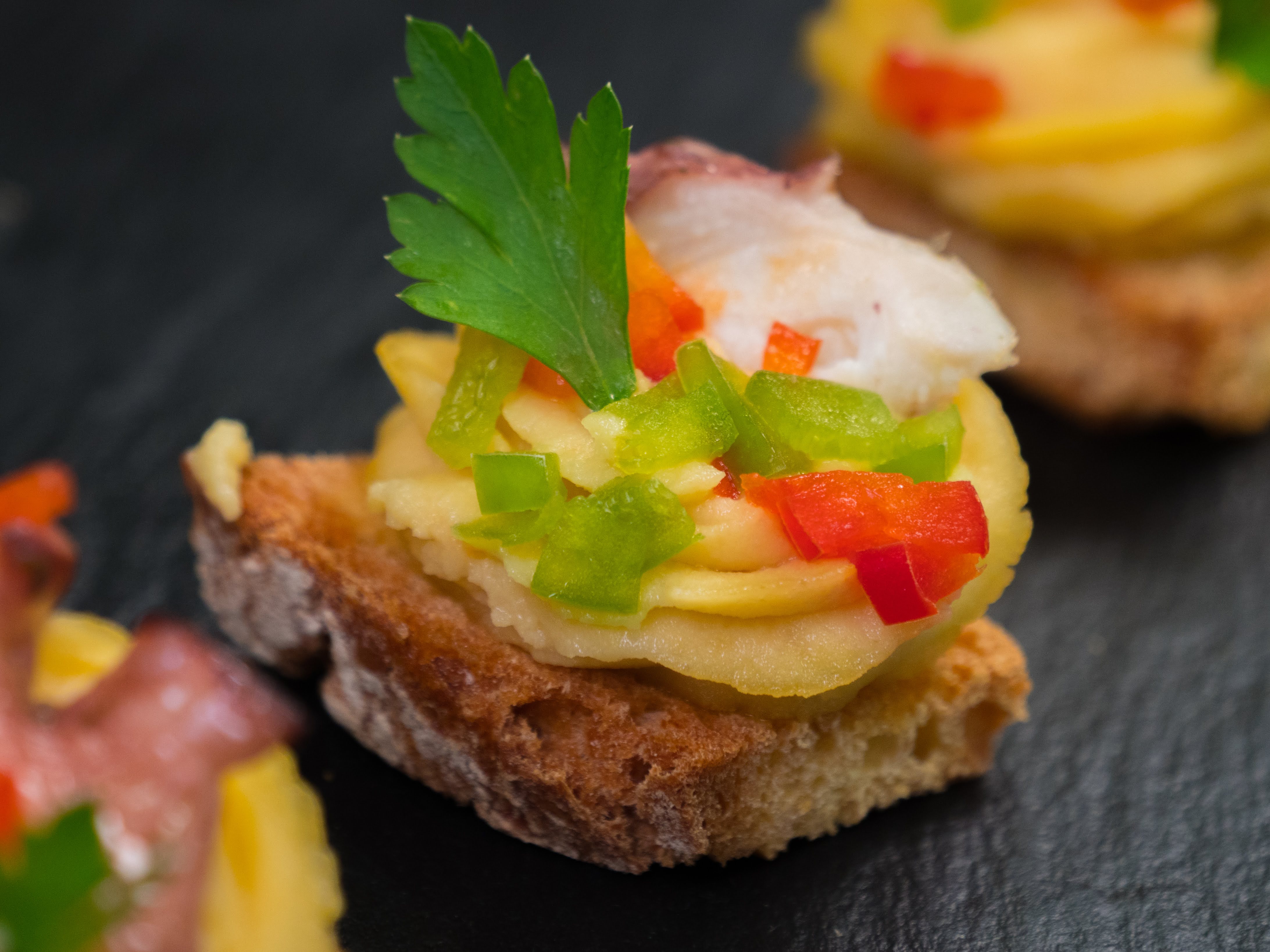 ΜΠΟΥΚΙΕΣ ΧΤΑΠΟΔΙΟΥ ΣΕ ΧΩΡΙΑΤΙΚΟ ΨΩΜΑΚΙ