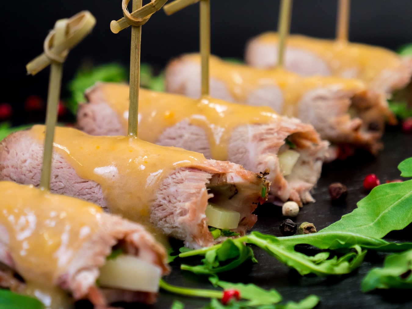 ΡΟΛΑΚΙΑ ΧΟΙΡΙΝΑ ΜΕ ΤΥΡΙ ΚΑΙ ΡΟΚΑ